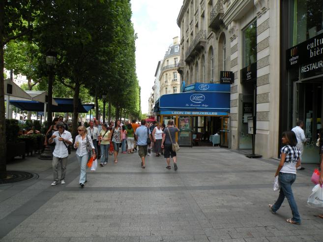  Léon de Bruxelles, Champs Elysées